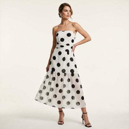 👗🔥 50% RABATT ✨ Elegantes trägerloses Tupfen-Stufenkleid – fließend, feminin & perfekt für den Sommer ☀️💫