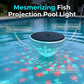 Solarbetriebene Schwimmbadleuchte mit Fischprojektion